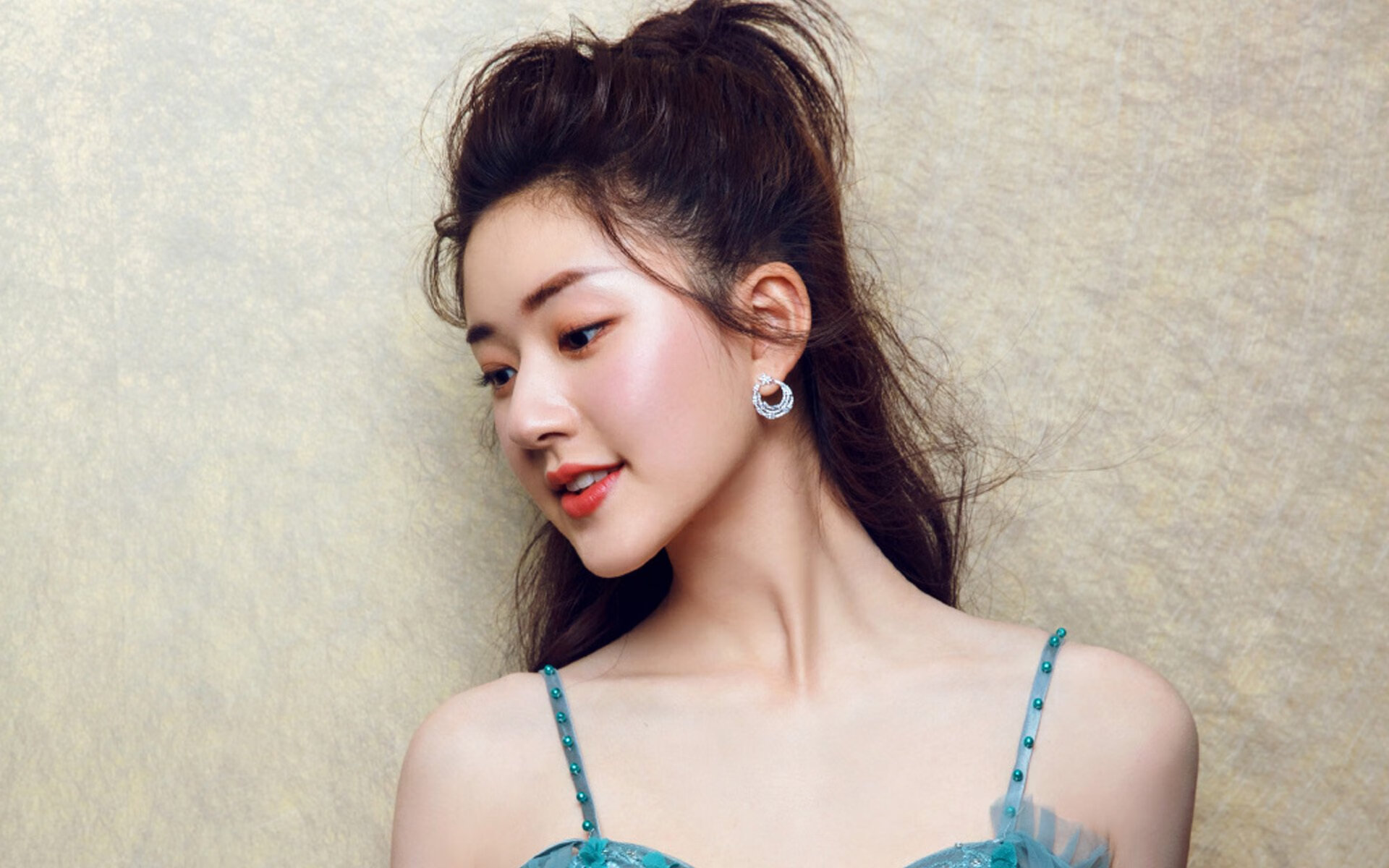 米兰体育官网-弗赖堡防守端提升硬度减少关键失误，弗赖堡队主客场球衣