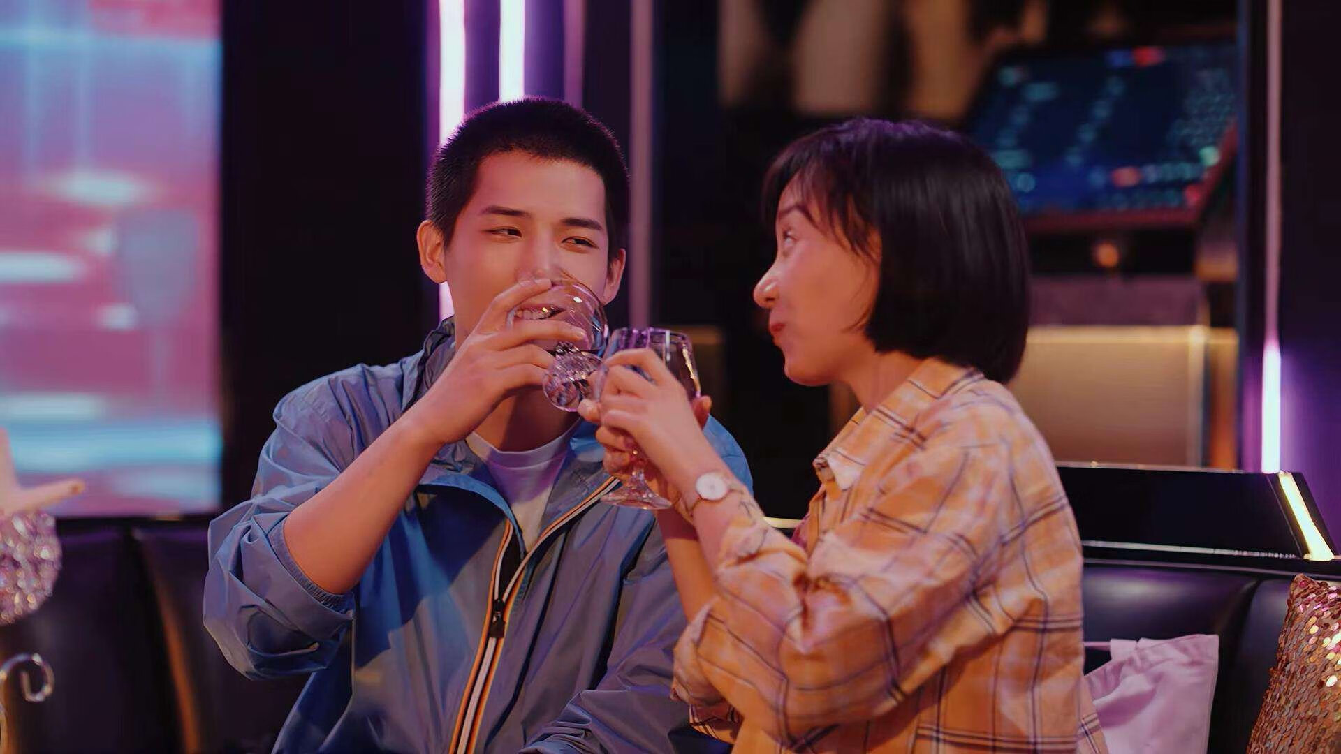 米兰体育-林丹退役仪式引发球迷泪奔，林丹退役视频